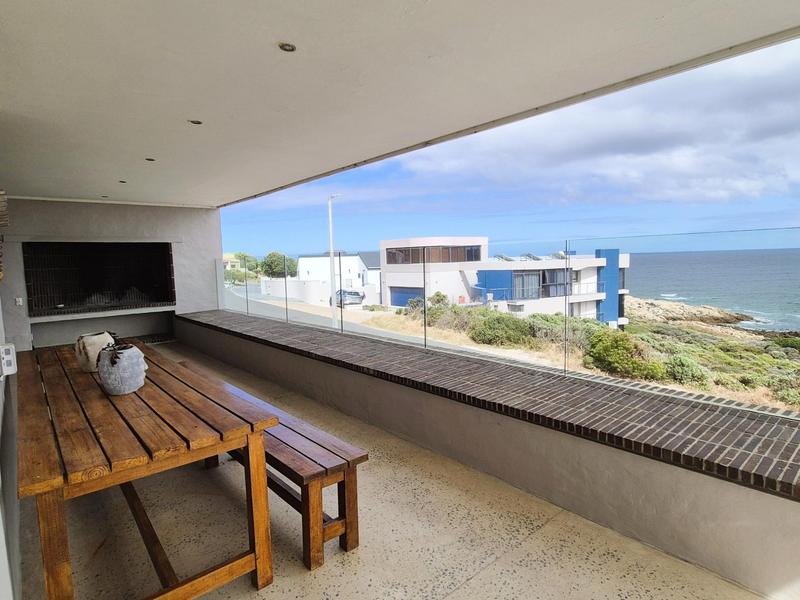 4 Bedroom Property for Sale in Perlemoenbaai Western Cape